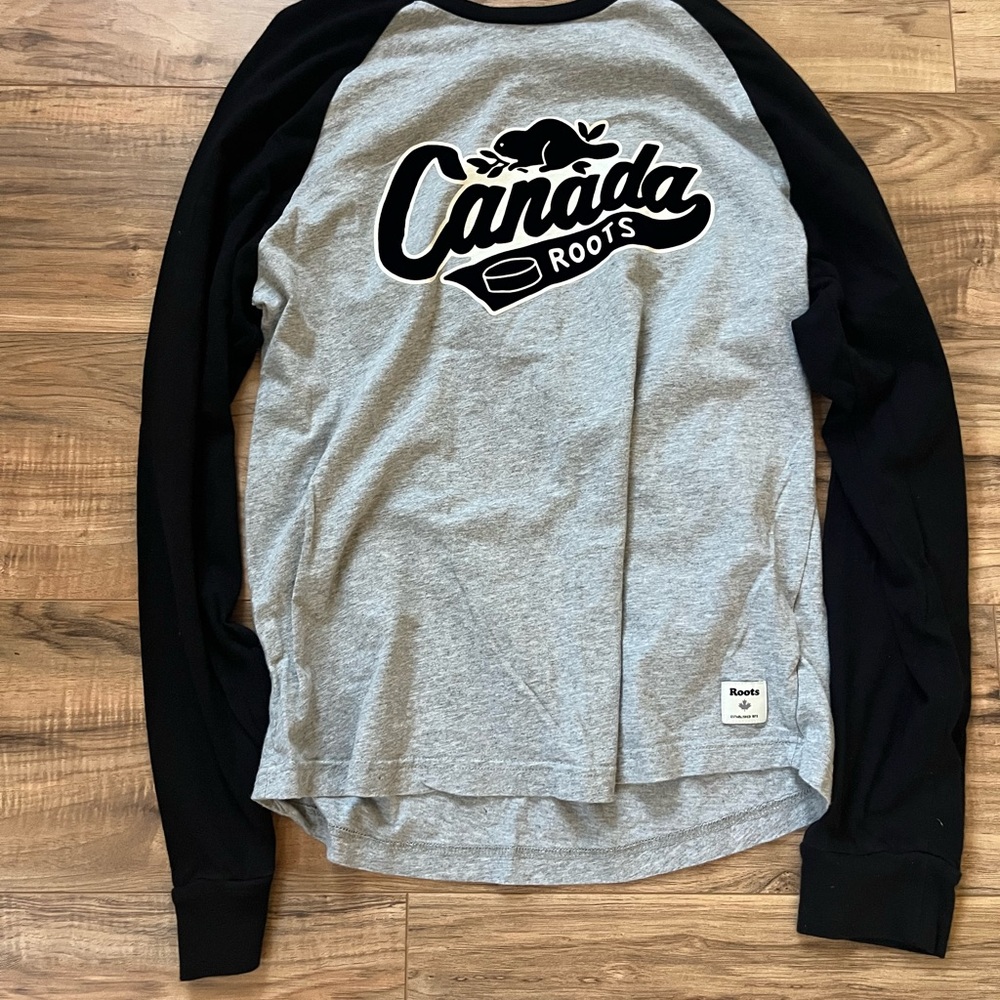 Roots Women’s Gray and Black Long Sleeve Tee